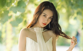 Angela Baby phang phê cùng mấy anh Nhật